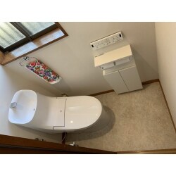 1,2階のトイレと洗面台をリフォームさせて頂きました。