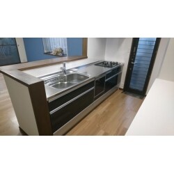 キッチンをはじめ、洗面化粧台、住宅設備からLDK、まで、トータルリフォームを行いました。今までとは見違える新築のような姿に生まれ変わりました。