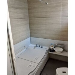 昔のお風呂は小さめのお風呂が多いのですが、ユニットバスへ交換できます。