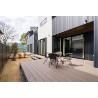 広々したウッドデッキ