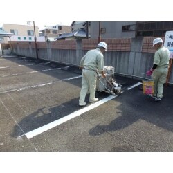えっこんな工事も！？駐車場のライン引き