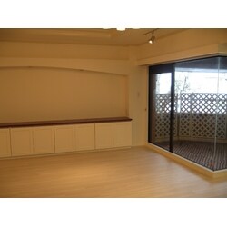 丘の上の白い部屋