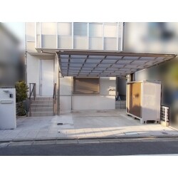 リフォーム後の玄関前スペースと駐車スペース