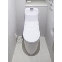 流線的で広くて深い手洗鉢が飛沫を抑えてきれいに
