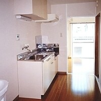 狭く古かった空間を機能的で現代風