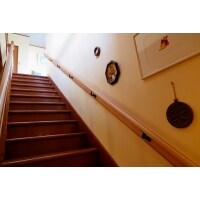 しっかり手摺を取付けて、直階段でも安全に