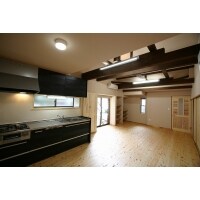 古材の梁を表しにした大空間