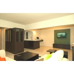 リフォームの際、リビングルームの多くの家具を造作にておつくりいただきました。以下は、その中の側面のキャビネットとカップボードの予算金額となります。