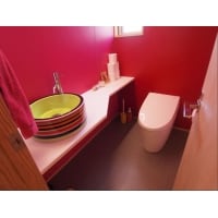 カラフルで遊び心満載のトイレ空間