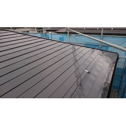 ガルバリウム鋼板の屋根の塗装を行いました。