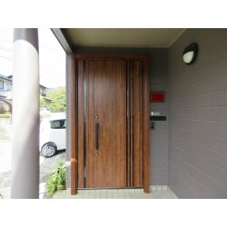 玄関ドアとトイレ空間のリフォーム！
