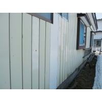 錆びてボロボロになった外壁の一部補修