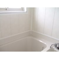 汚れてきた浴室の壁を張り替え