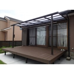 開放感！人工木デッキの物干しスペース