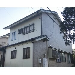 雨漏り補修で改善がみられなかった壁面に、ガルバー鋼板を張ってカバーしました。
