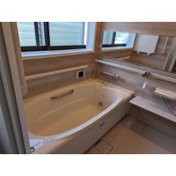 広々空間で心も体も癒される浴室へ