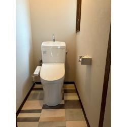 床材も変えてさらに明るいトイレへ