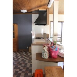 自分たちで決定した内装の家に住めることが楽しみでした。お客様をお呼びした際も、個性的な自宅に驚かれ、とても嬉しいです。とお声を頂きました。