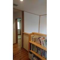 吹き抜けから自由な居室へ