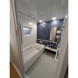 浴室内の移動がしやすいよう、手すりを三方に回しました。