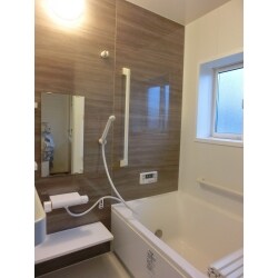以前と変わらない広さでもリラックスして入浴できるアーチライン浴槽を起用して、もっとゆっくりくつろげるバスタイムになりました。