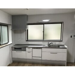 大きいL型のキッチンで部屋のスペースを占めていたのでI型を採用！