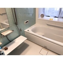 タイル貼りの浴室からＴＯＴＯサザナへリフォーム。ペアガラス仕様の窓に交換しあたたかく、お手入れのしやすい浴室になりました。