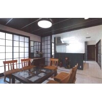 閉鎖的で暗い印象から、開放感のあるモダンなキッチンへ