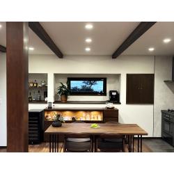 ライフスタイルの変化に伴い、居住スペースを2階から1階へ移されたいとのご相談をいただきました。
構造強度を損なわないよう、既存の柱や梁は活かしつつ塗装で仕上げることで、LDK全体に統一感のある雰囲気になりました。
サッシや床下の断熱性能も向上させていただいたことで、より快適で安心してお過ごしいただける空間となりました。