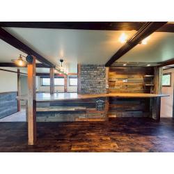 今回、空き家となっていたご実家を一新したいとのご依頼をいただきました。
お客様のご要望やイメージを丁寧にお伺いしインダストリアルな雰囲気を取り入れたご提案が採用となりました。
広々としたLD空間は、大人数でも落ち着いてゆったりと過ごしていただける、心地よい空間へと生まれ変わりました。