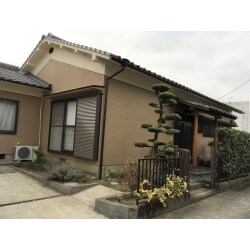 外壁を塗り替え。和式トイレを洋式に。お風呂もシステムバスにリフォームしました。
快適で使いやすい空間になりました。
