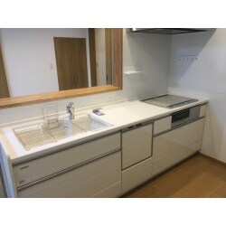 お母様の介護のために同居するのに生活空間をリフォーム。快適性を重視した空間になりました。
