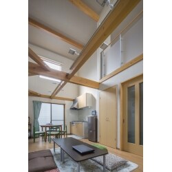 数年間誰も住んでおらず倉庫として使用していた住宅を、友人や仲間と趣味を楽しむ空間へ全面改装しました。