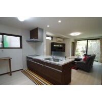 白を基調としたシックな空間へ