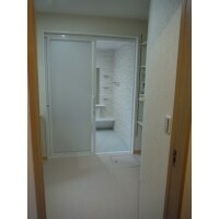 高級感あふれる浴室と広く暖かい洗面脱衣所です