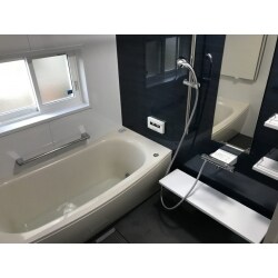 大きな出窓の寒いお風呂からあったかバスにリフォーム