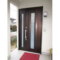 新しい玄関ドアで、雰囲気をリフレッシュ★