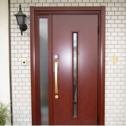 玄関ドア交換で高級感のある雰囲気に変身！