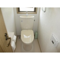 お掃除も楽々、超節水で経済的なトイレに！