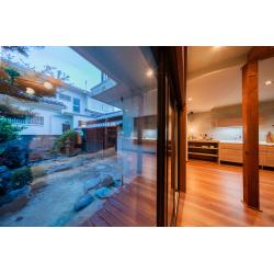 将来は高知に拠点を
そんな想いから中古の古民家を購入されたお施主様。築70年の古民家を耐震リノベ。