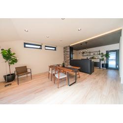 これから先も安心して暮らせることを大切にしながら、自分たちのスタイルを詰め込んだら、自然とかっこいい空間になりました。