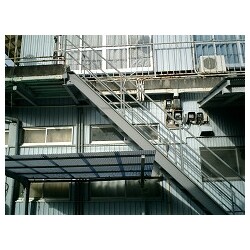 共同住宅の外部階段架け替えと外部の全面塗装工事