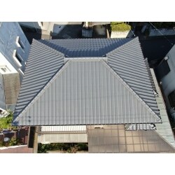 施工後の屋根は葺き替えたかのようにきれいに仕上がりました！