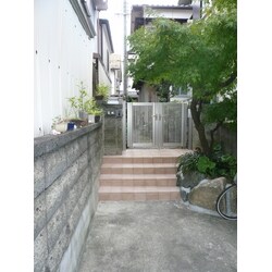 和風の門構えから洋風に