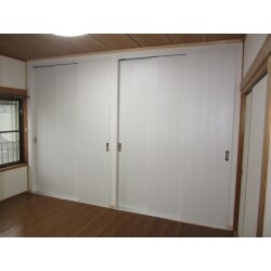 タンスで圧迫されていた部屋が、クローゼットを増設したことですっきりとしたお部屋になりました。