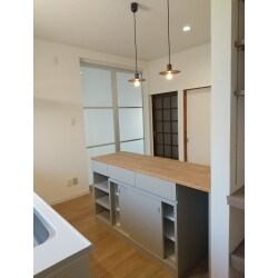 ナチュラルな雰囲気を演出し造作家具もプラスされて温かい空間に仕上がりました。