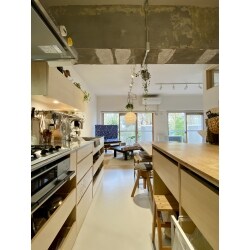 暮らしと心を快適にする、自然素材を取り入れたマンションリノベ