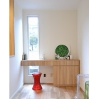 窓際を活かしたテレワークスペース(造作家具)