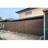 堂々とした重厚感・安心感を兼ね備えた。樹脂フェンス。