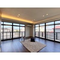 手狭なアパートから、開放感たっぷりの2階リビングへ